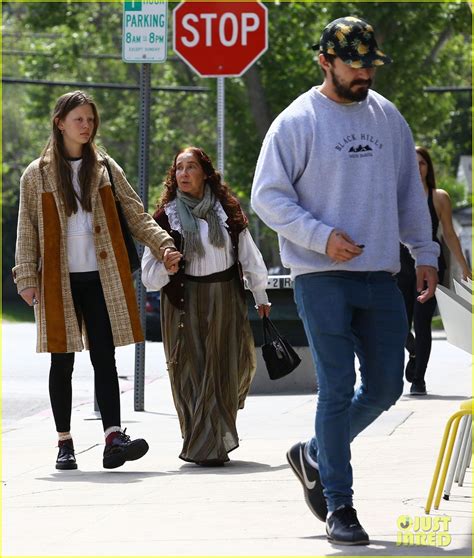 mia goth parents.